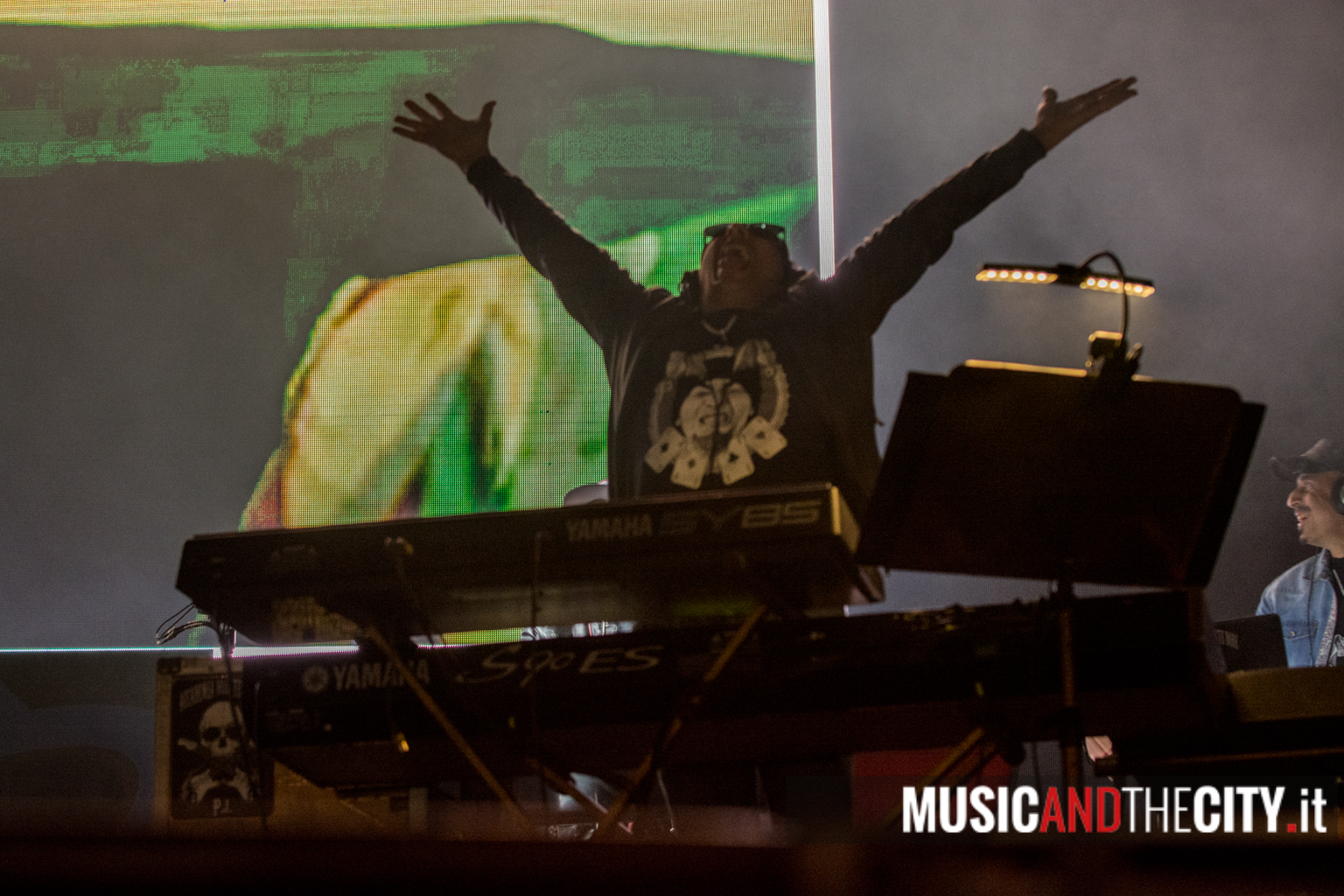 J-Ax+Articolo31 -  Wake Up 2019