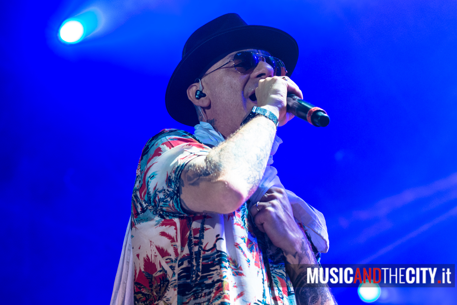 J-Ax+Articolo31 -  Wake Up 2019