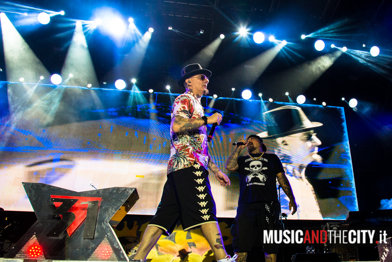 J-Ax+Articolo31 -  Wake Up 2019