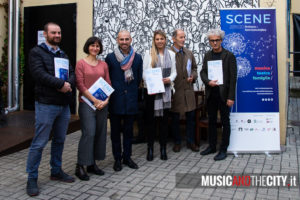 Foto GRuppo esterno presentazione scene