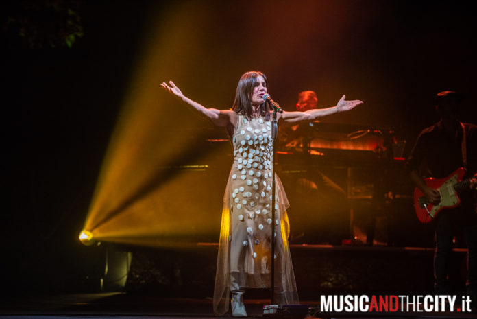 paola turci canta al teatro colosseo