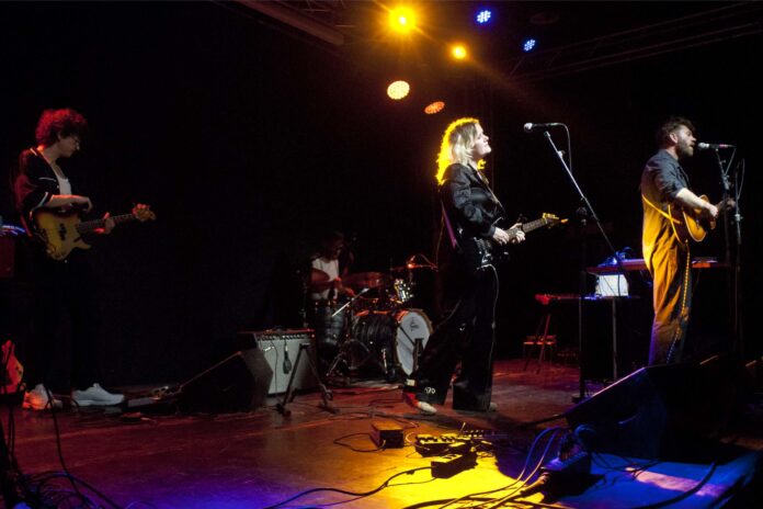 MùM LIVE